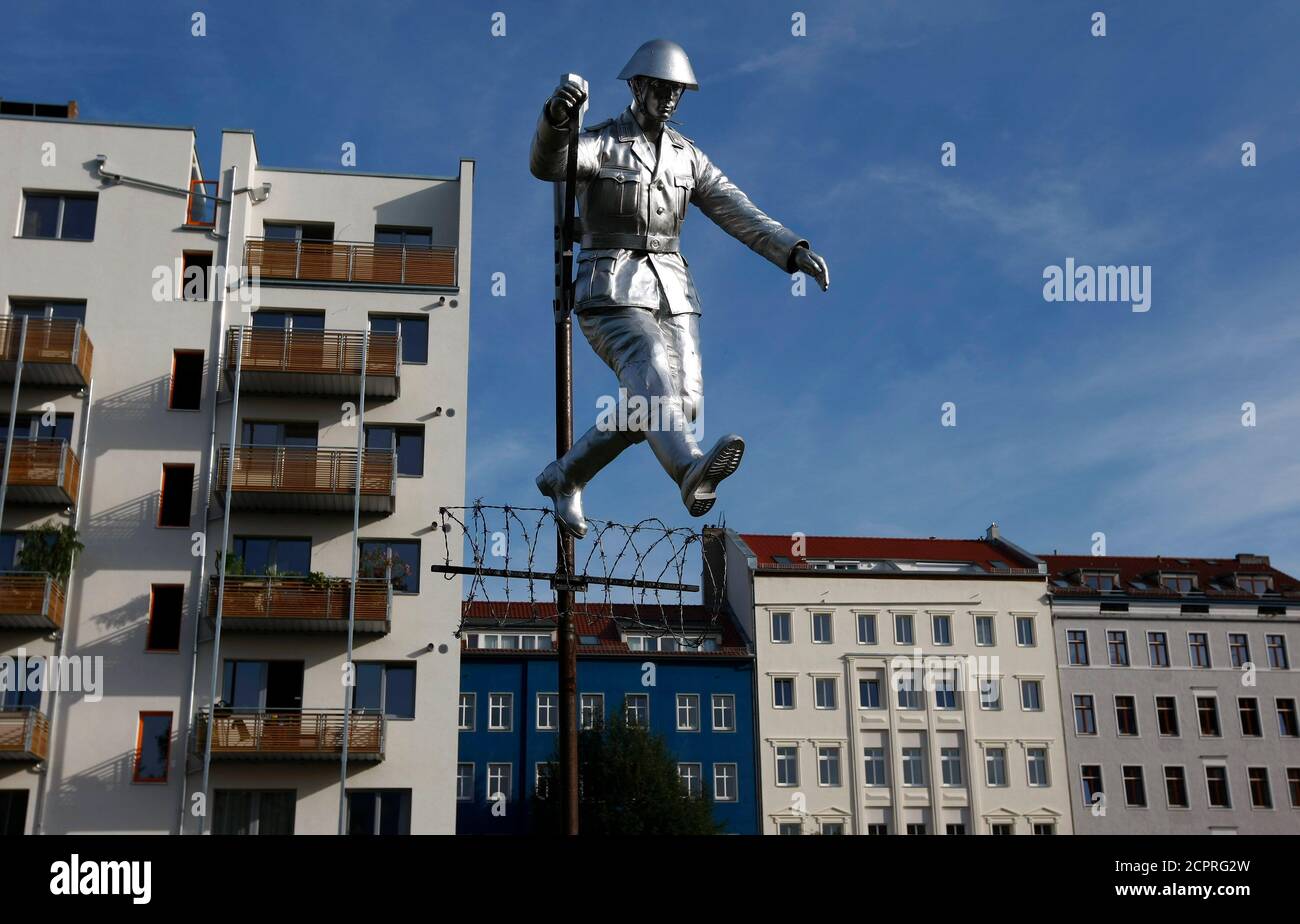 A view of the sculpture "Mauerspringer" (Walljumper), made by Florian and Michael Brauer and Edward Anders, on the so-called 'death strip', no man's land, of the former Berlin Wall site at the Bernauer Strasse, July 29, 2009. The sculpture is based on the photograph showing former East German border soldier Hans Conrad Schumann jumping over a barbed wire at the Bernauer Strasse on August 15, 1961 to escape from East Berlin to West Berlin. REUTERS/Fabrizio Bensch (GERMANY POLITICS CITYSCAPE ANNIVERSARY) Stock Photo