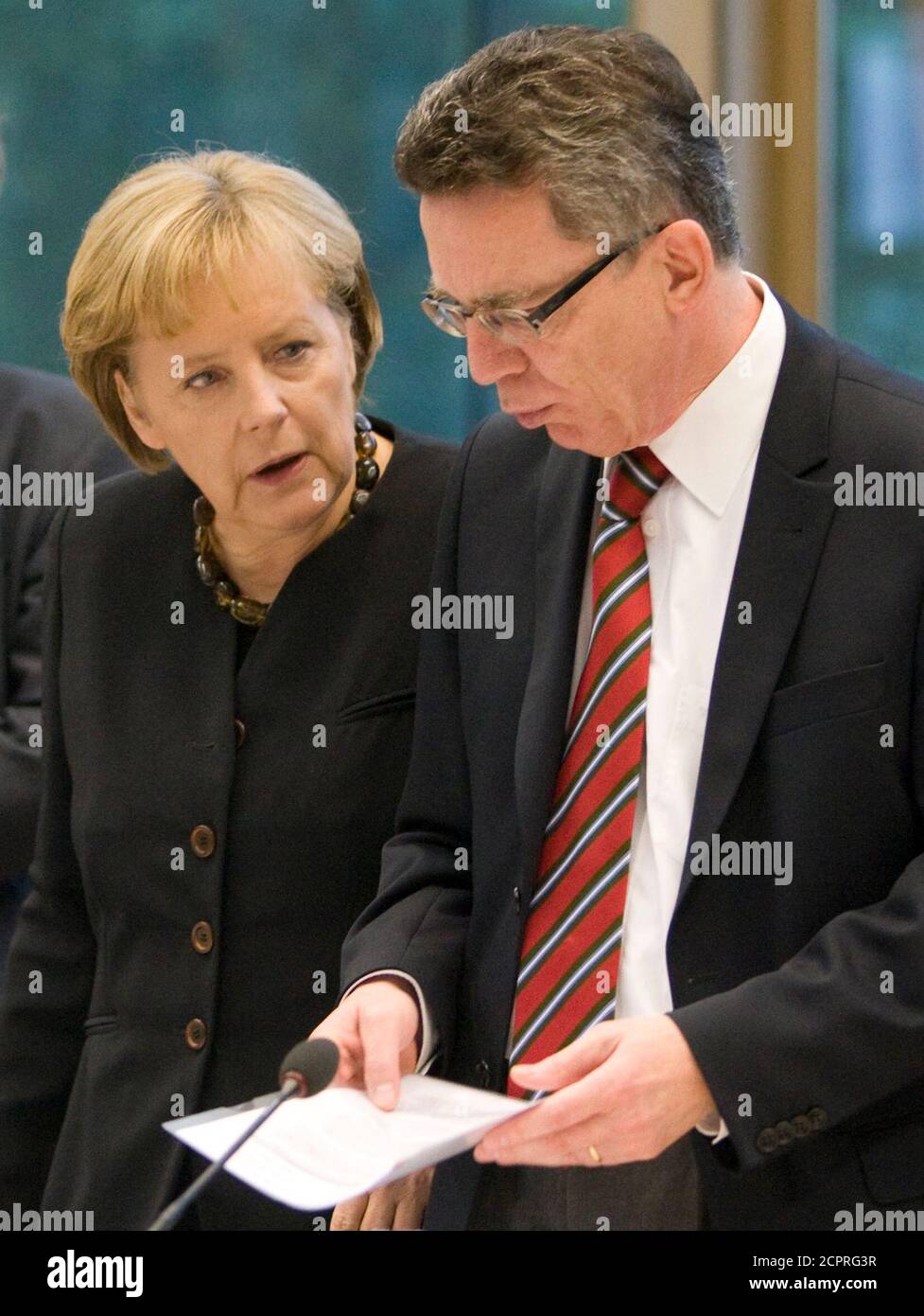 German Chancellor and leader of the Christian Democratic Union (CDU) party, Angela Merkel (L) talks with Chief of the Chancellor's Office Thomas de Maiziere before coalitions talks in Berlin October 8, 2009.   REUTERS/Thomas Peter (GERMANY POLITICS) Stock Photo