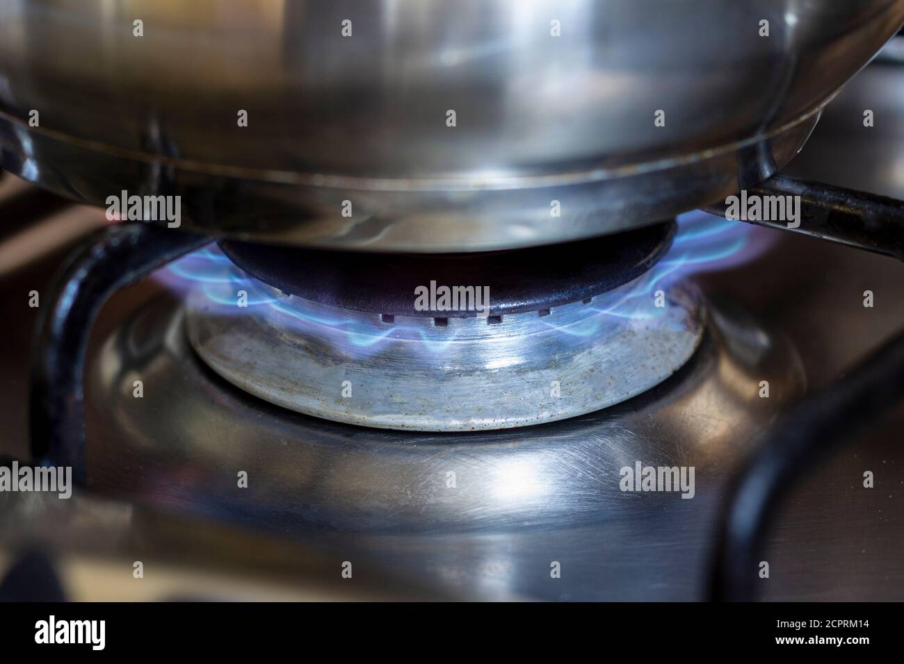 https://c8.alamy.com/comp/2CPRM14/close-up-of-a-stainless-steel-pot-standing-on-a-kitchen-stove-with-a-gas-burner-on-2CPRM14.jpg