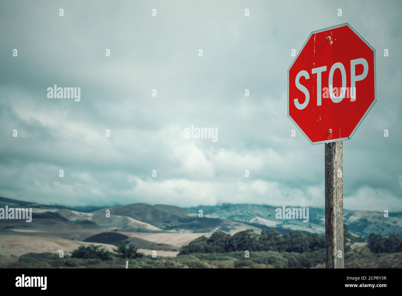 Overcast Sign Stop sign under an overcast sky in Central California, USA Stock Photo ...