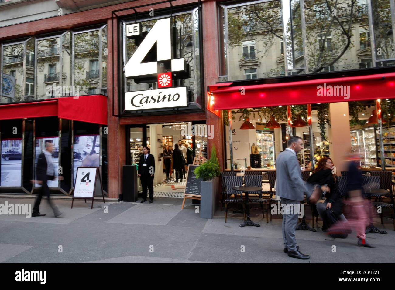 Drug Store Paris High Resolution Stock Photography and Images - Alamy