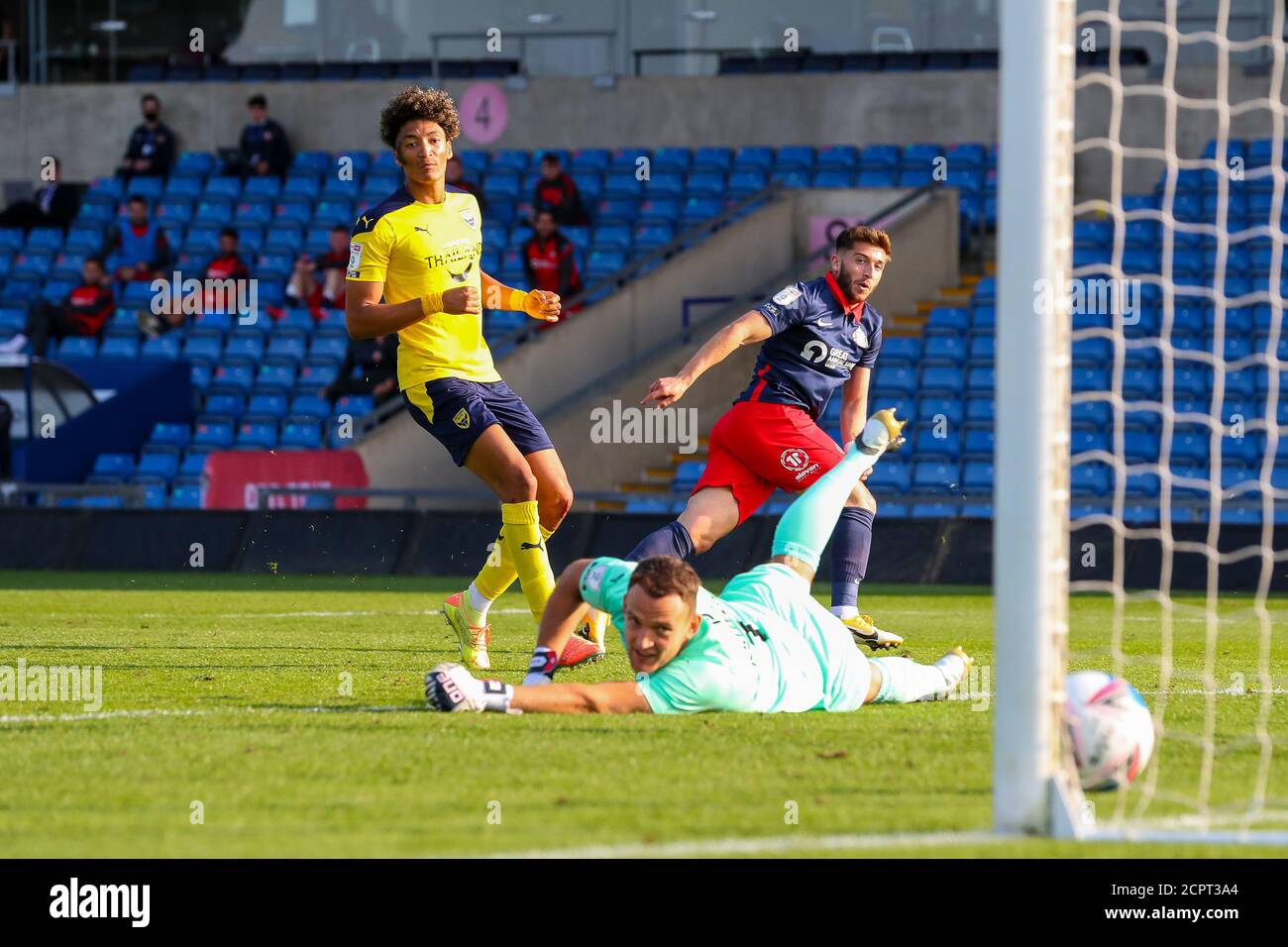 Oxford, UK. 19th Sep, 2020. Lynden Gooch of Sunderland scores for Sunderland during the Sky Bet League 1 behind closed doors match between Oxford United and Sunderland at the Kassam Stadium, Oxford, England on 19 September 2020. Photo by Nick Browning/PRiME Media Images. Credit: PRiME Media Images/Alamy Live News Stock Photo