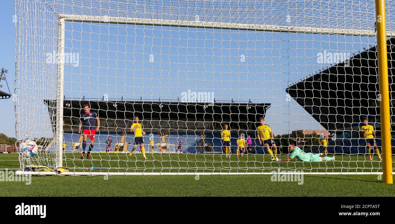 Oxford, UK. 19th Sep, 2020. Lynden Gooch of Sunderland finds the net during during the Sky Bet League 1 behind closed doors match between Oxford United and Sunderland at the Kassam Stadium, Oxford, England on 19 September 2020. Photo by Nick Browning/PRiME Media Images. Credit: PRiME Media Images/Alamy Live News Stock Photo