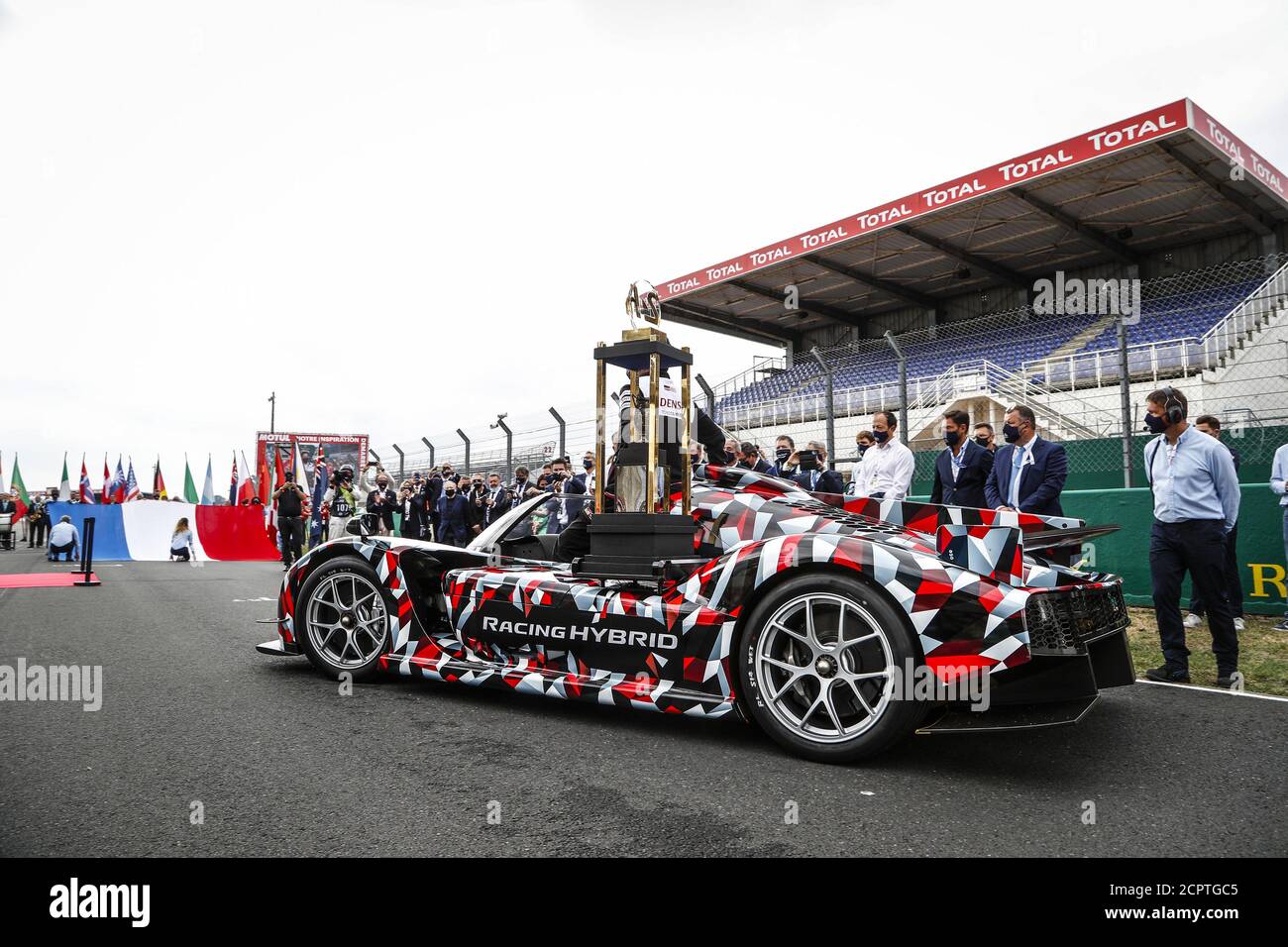 Le mans 24 hours trophy hi-res stock photography and images - Alamy