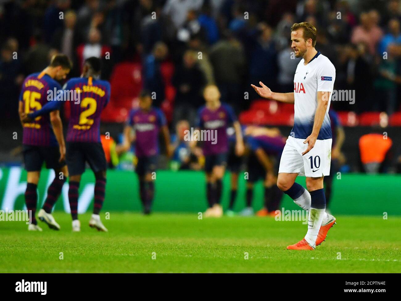 Soccer Football - Champions League - Group Stage - Group B - Tottenham Hotspur v FC Barcelona - Wembley Stadium, London, Britain - October 3, 2018  Tottenham's Harry Kane looks dejected after Barcelona's Lionel Messi (not pictured) scored their fourth goal   REUTERS/Dylan Martinez Stock Photo