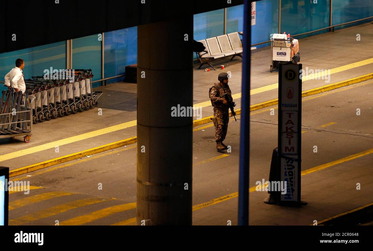 Ataturk airport security hires stock photography and images Alamy