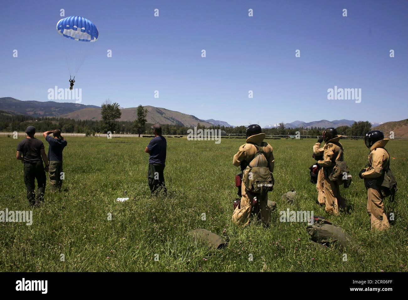 Smokejumping hi-res stock photography and images - Alamy