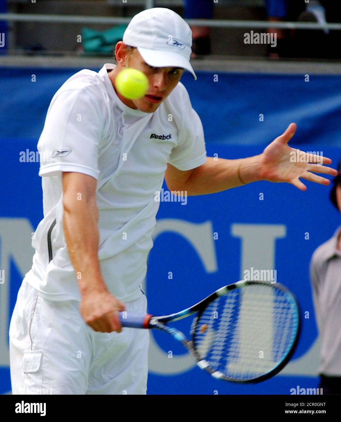 Andy Roddick of the U.S. on his way to beating Bohdan Ulihrach of  Czechoslovakia at the Adidas International in Sydney on January 9, 2002.  Roddick won 6-0 6-4. REUTERS/Tim Wimborne RCS Stock Photo - Alamy