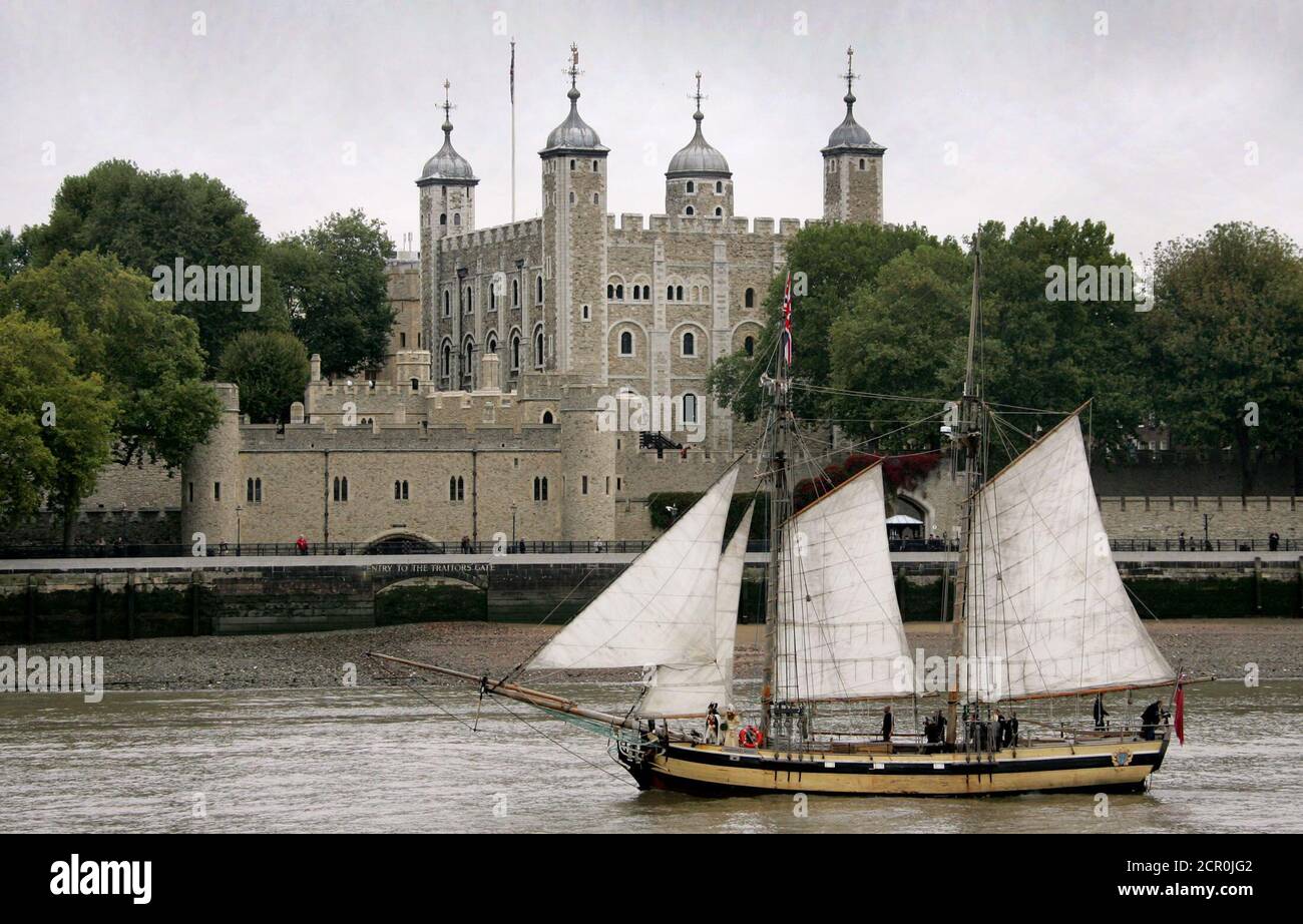 A Replica Of Hms Pickle Passes 30 St Mary Axe Top On The River Thames In London September 29 04 The Single Masted 100ft 30 48 Metres Long Schooner Is A Replica Of The