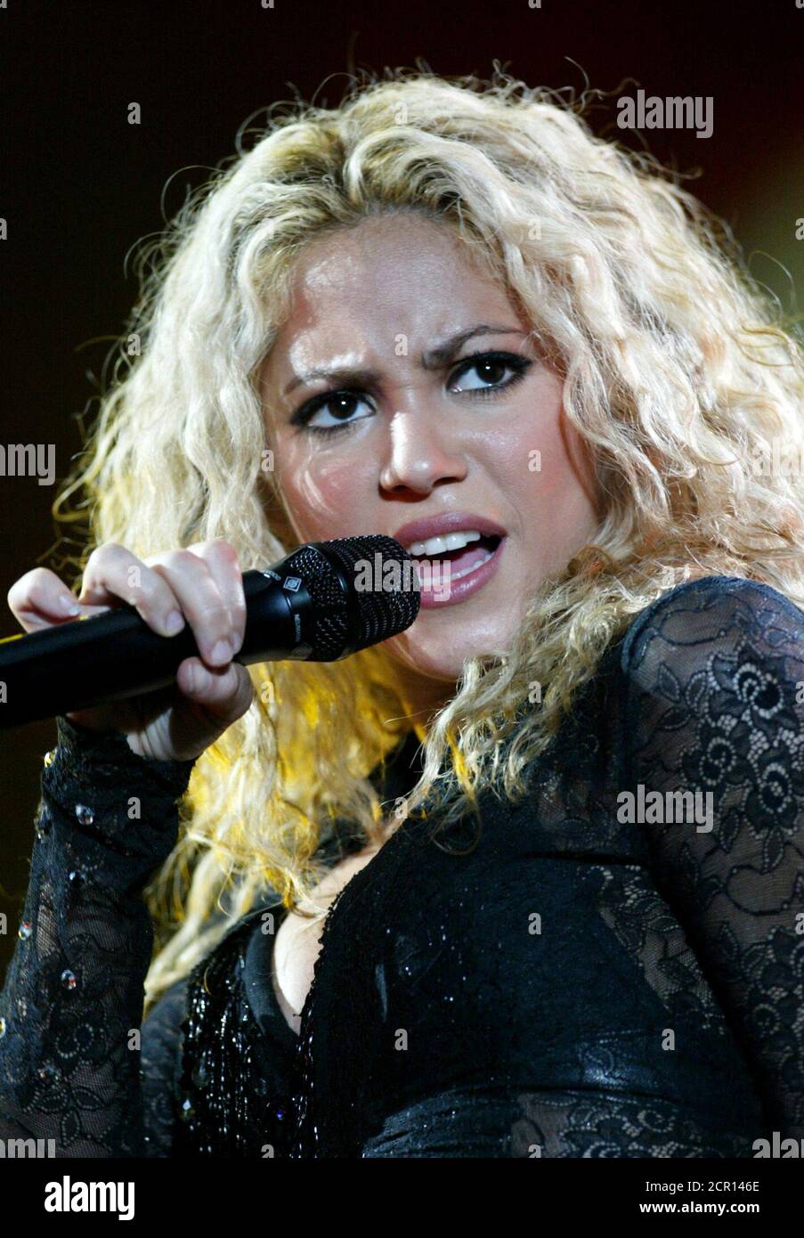 Shakira 2003 High Resolution Stock Photography and Images - Alamy