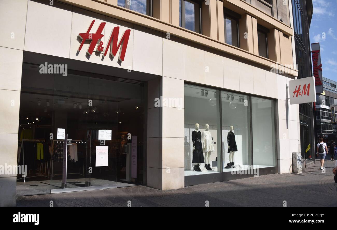 H&m logo shop hi-res stock photography and images - Page 5 - Alamy