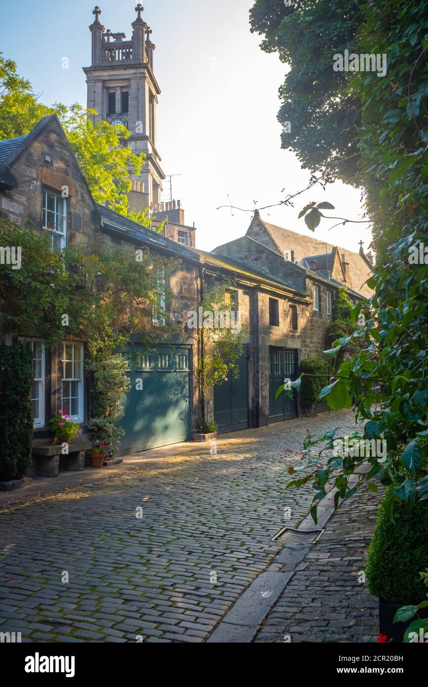 Pretty Mews Flats On The Quaint Circus Lane In Edinburgh, Scotland On A Warm Summer's Day Stock Photo