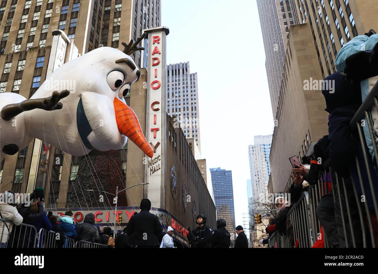 An Olaf the Snowman from Frozen passes by Radio City Music Hall during the  92nd Macy's Thanksgiving Day Parade in Manhattan, New York, ., November  22, 2018. REUTERS/Brendan McDermid Stock Photo - Alamy