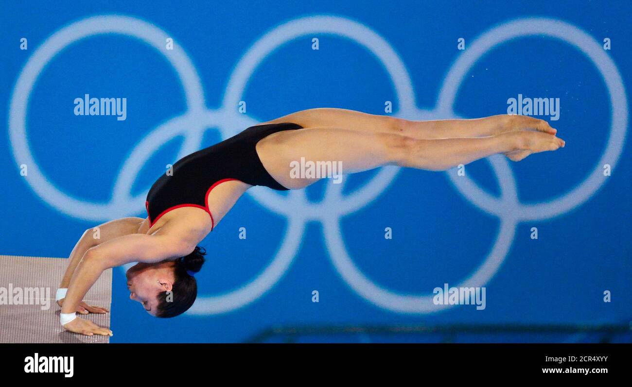 Armstand dive hires stock photography and images Alamy