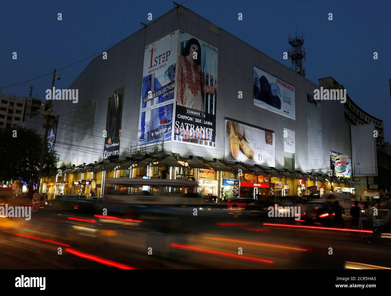 Page 2 Atrium Mall High Resolution Stock Photography And Images Alamy