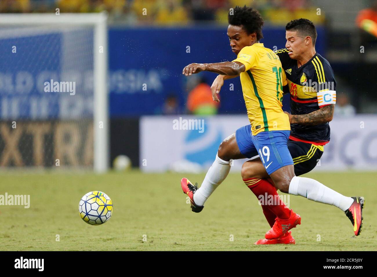 Football Soccer - World Cup 2018 Qualifiers - Brazil v Colombia - Amazonia Arena Stadium, Manaus, Brazil - 6/9/16. Willian (L) of Brazil in action with James Rodriguez of Colombia.   REUTERS/Bruno Kelly Stock Photo