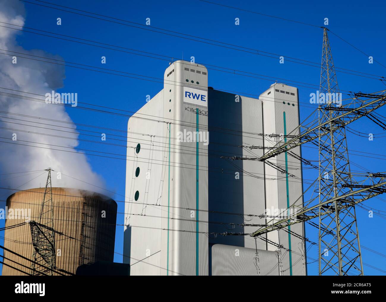 RWE Kraftwerk Niederaussem, lignite power station at the RWE open-cast lignite mine Grazweiler, Bergheim, North Rhine-Westphalia, Germany Stock Photo