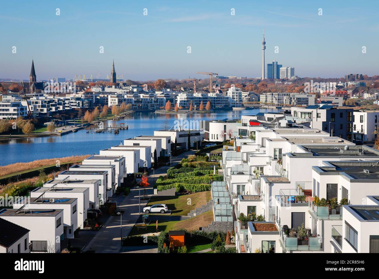 New housing estate on Lake Phoenix, Ruhr area, North Rhine-Westphalia, Dortmund, Germany Stock Photo