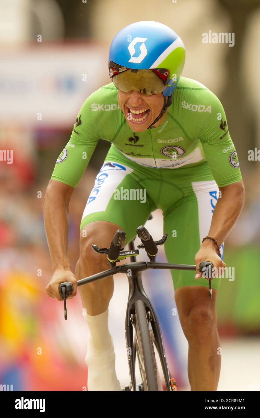 Orica-GreenEdge rider Esteban Chaves of Colombia competes during the 17th  stage individual time trial of the Vuelta Tour of Spain cycling race in  Burgos, Spain, September 9, 2015. Dutchman Tom Dumoulin rocketed