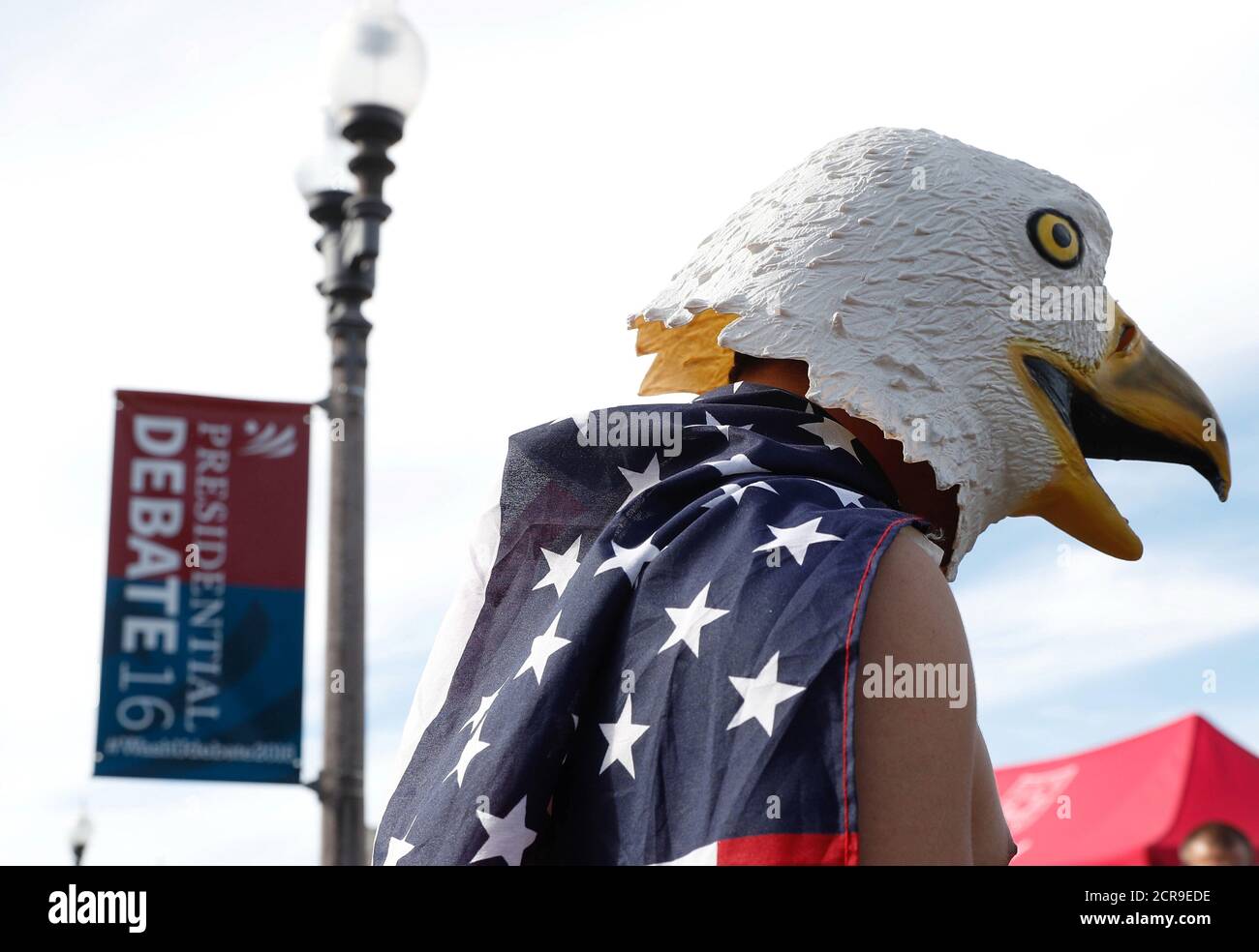 Download Eagle Mask High Resolution Stock Photography And Images Alamy Yellowimages Mockups