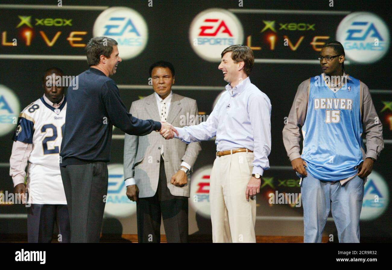 Microsoft chief Xbox Officer Robbie Bach (2nd L) shakes hands with  Electronic Arts Inc. President of Worldwide Studios Don Mattrick during a  press preview of Micorosft Xbox titles May 10, 2004 in