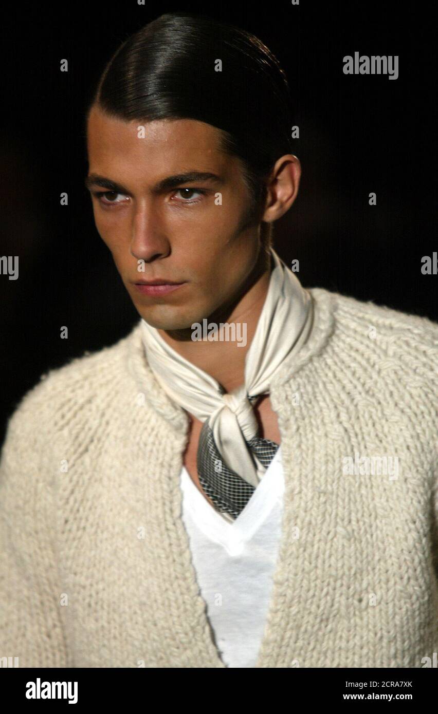 komprimeret udrydde progressiv A model wears a creation as part of Gucci's Autumn/winter ready-to-wear  men's collection