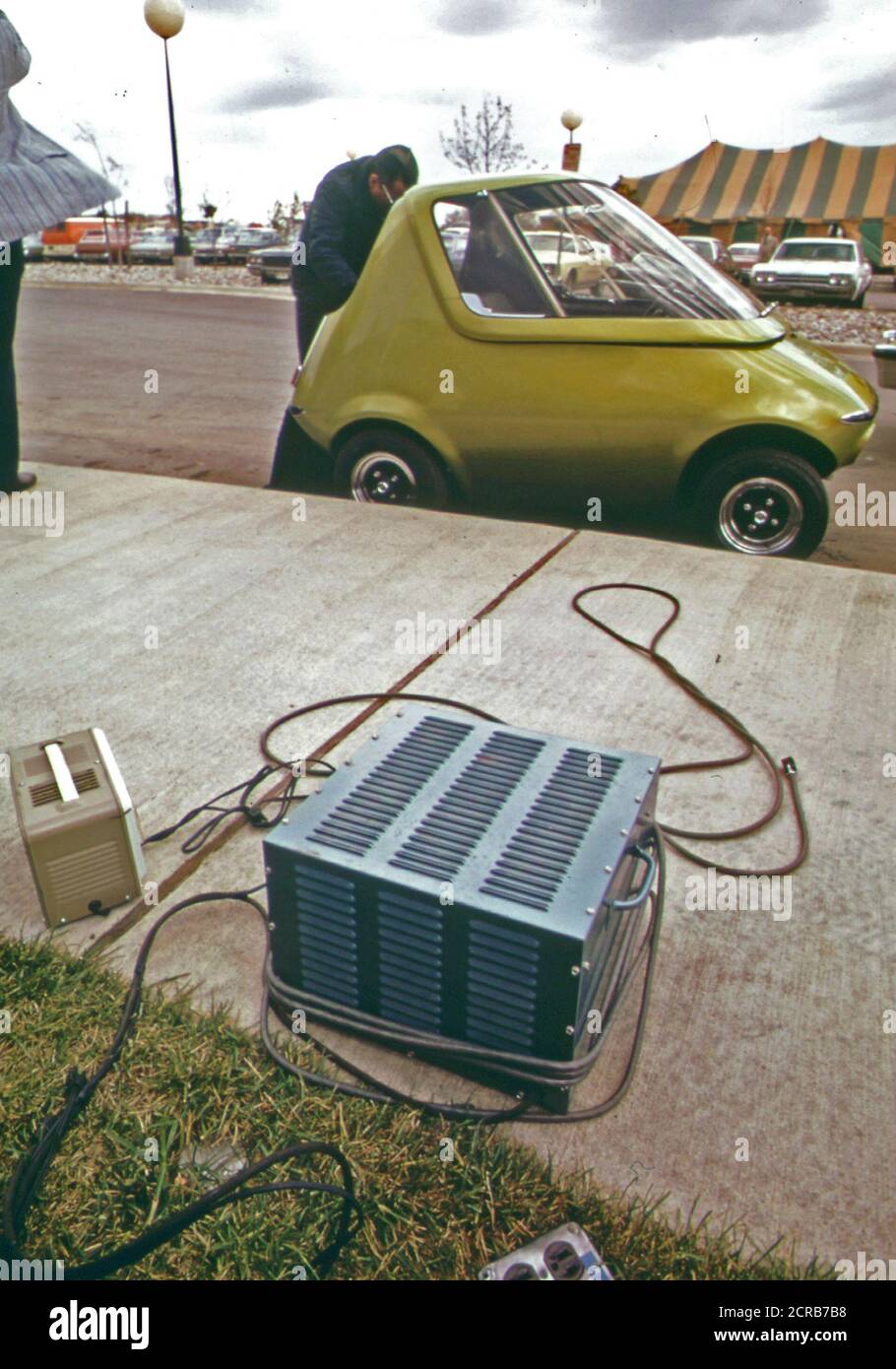 General Motors Urban Electric Car Gets a Battery Charge From an Outlet