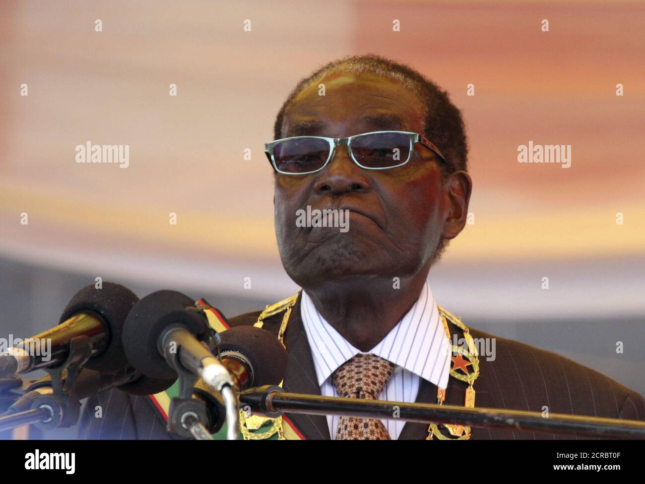 President Robert Mugabe waits to address crowds gathered for Zimbabwe's Heroes Day commemorations  in Harare, August 10, 2015. REUTERS/Philimon Bulawayo Stock Photo