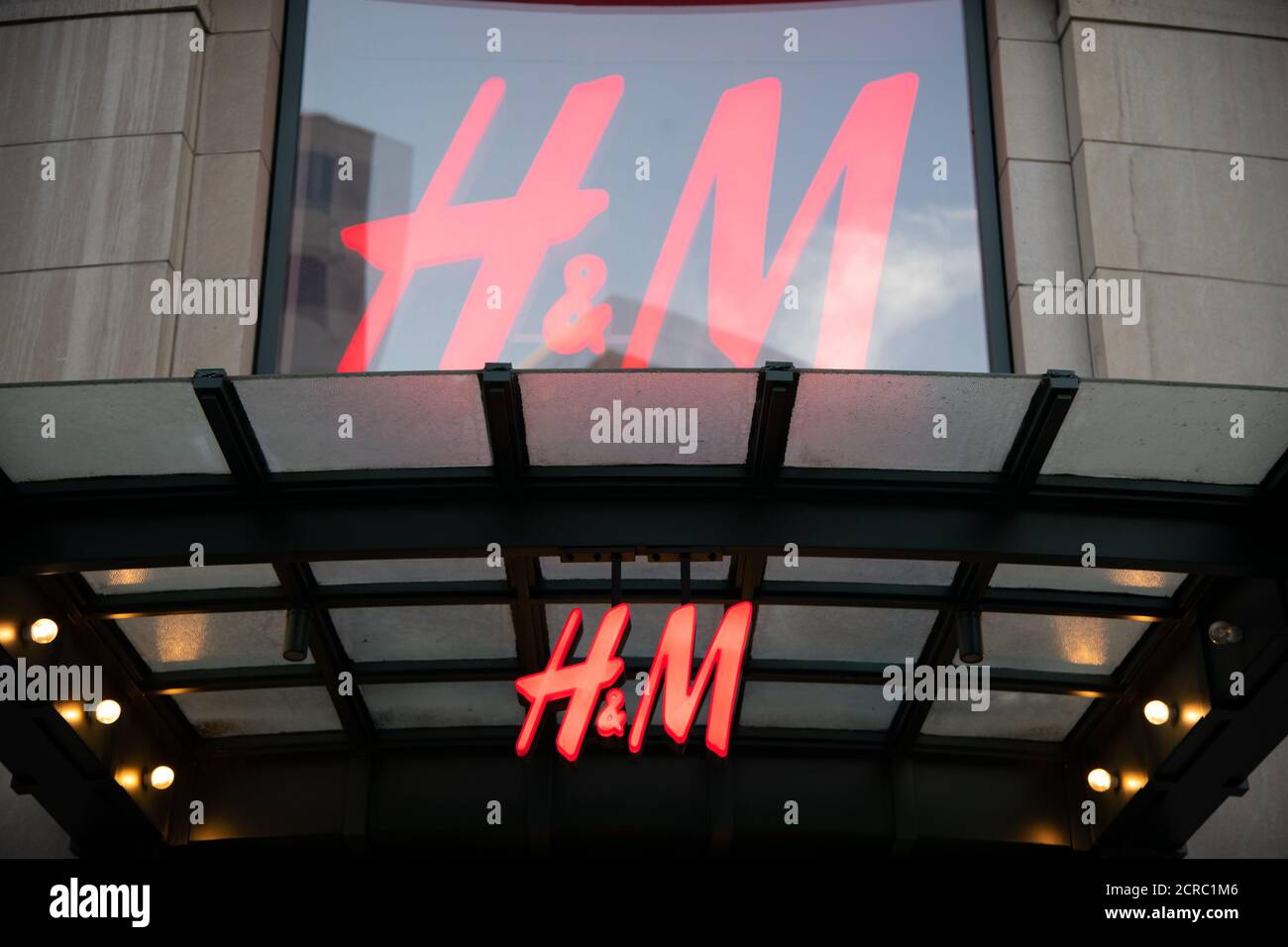 Washington, USA. 19th Sep, 2020. A general view of an H&M logo on a  storefront in Washington, DC, on September 19, 2020 amid the coronavirus  pandemic. The day after the passing of