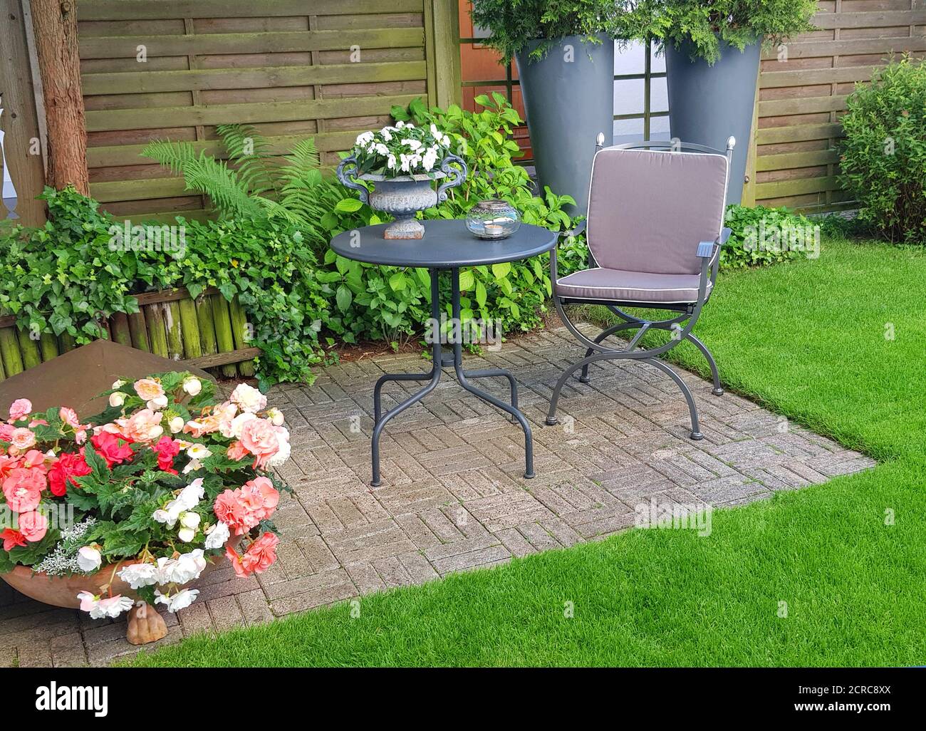 Seating Area Garden High Resolution Stock Photography and Images Alamy