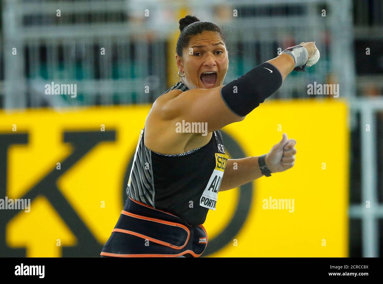 Women's shot put hires stock photography and images Alamy