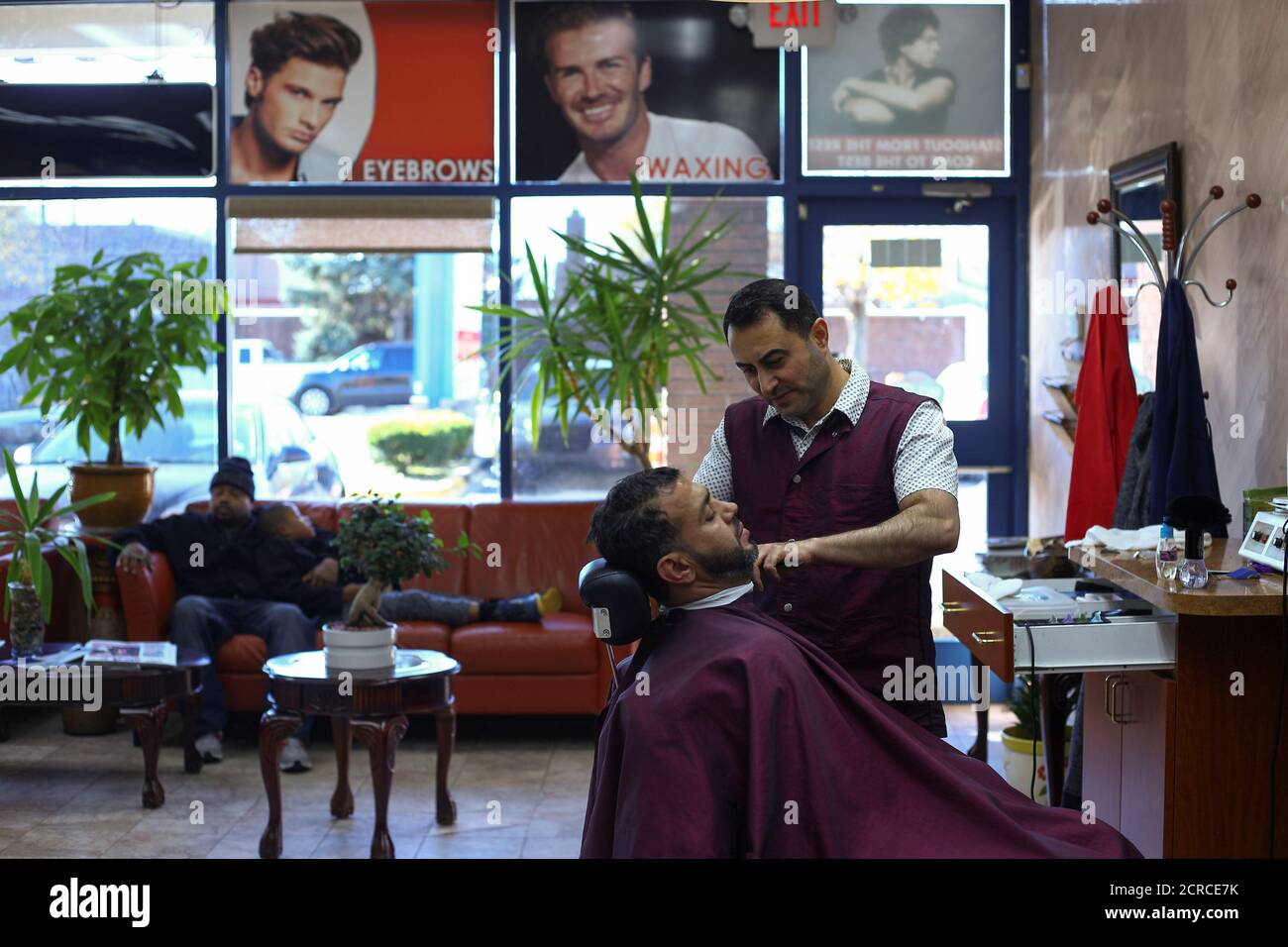 Barber Ala Ridha, 42, trims the beard of Moay Momo, 39, at Sinbad's Hair  Salon in Dearborn, Michigan, ., on November 12, 2016. REUTERS/Brittany  Greeson Stock Photo - Alamy