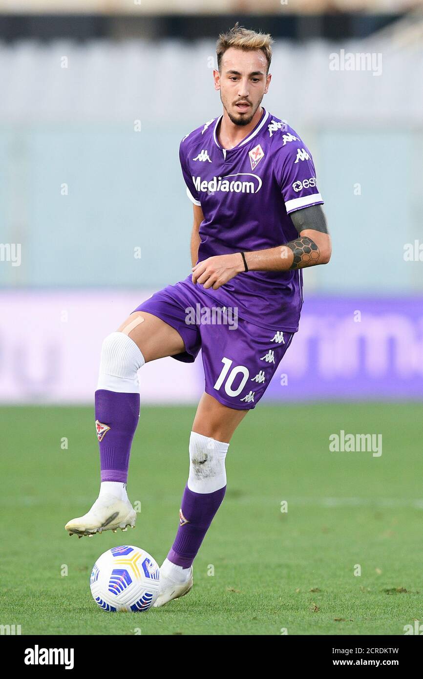 Riccardo Calafiori of Genoa CFC controls the ball during the Serie A  News Photo - Getty Images