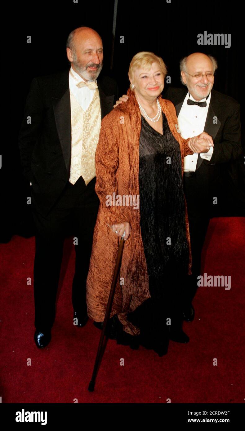Honorees Paul Stookey (L), Mary Travers (C) and Peter Yarrow of Peter, Paul and Mary arrive at the 2006 Songwriters Hall of Fame induction ceremony at the Marriott Marquis Hotel in New York June 15, 2006. REUTERS/Eric Thayer (UNITED STATES) Stock Photo