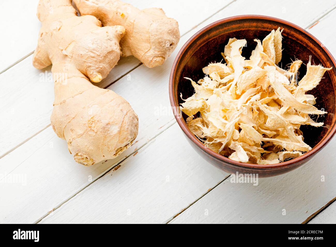 Slices of dry ginger and raw rhizome ginger Stock Photo Alamy