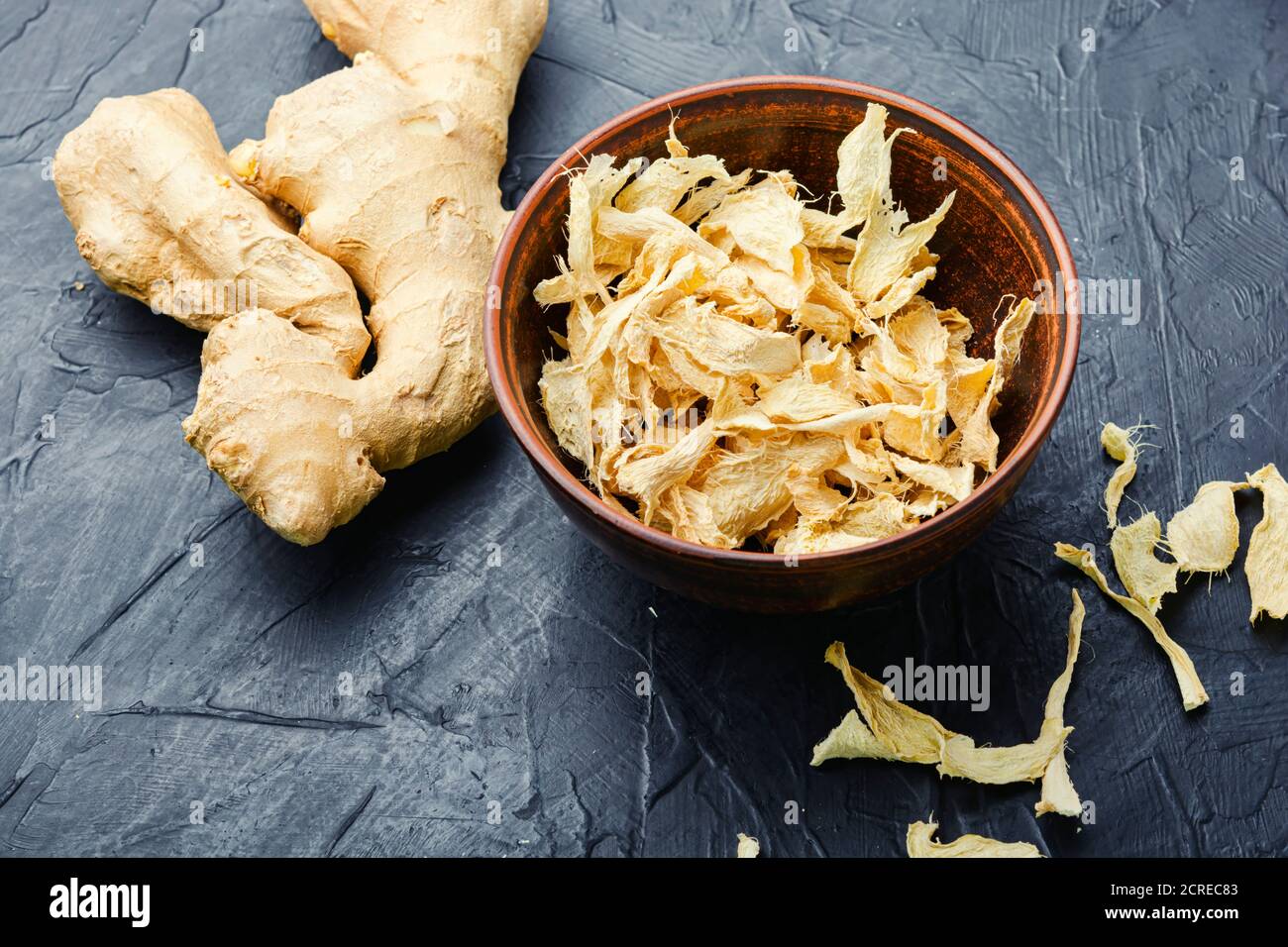 Slices of dry ginger and raw rhizome ginger Stock Photo Alamy