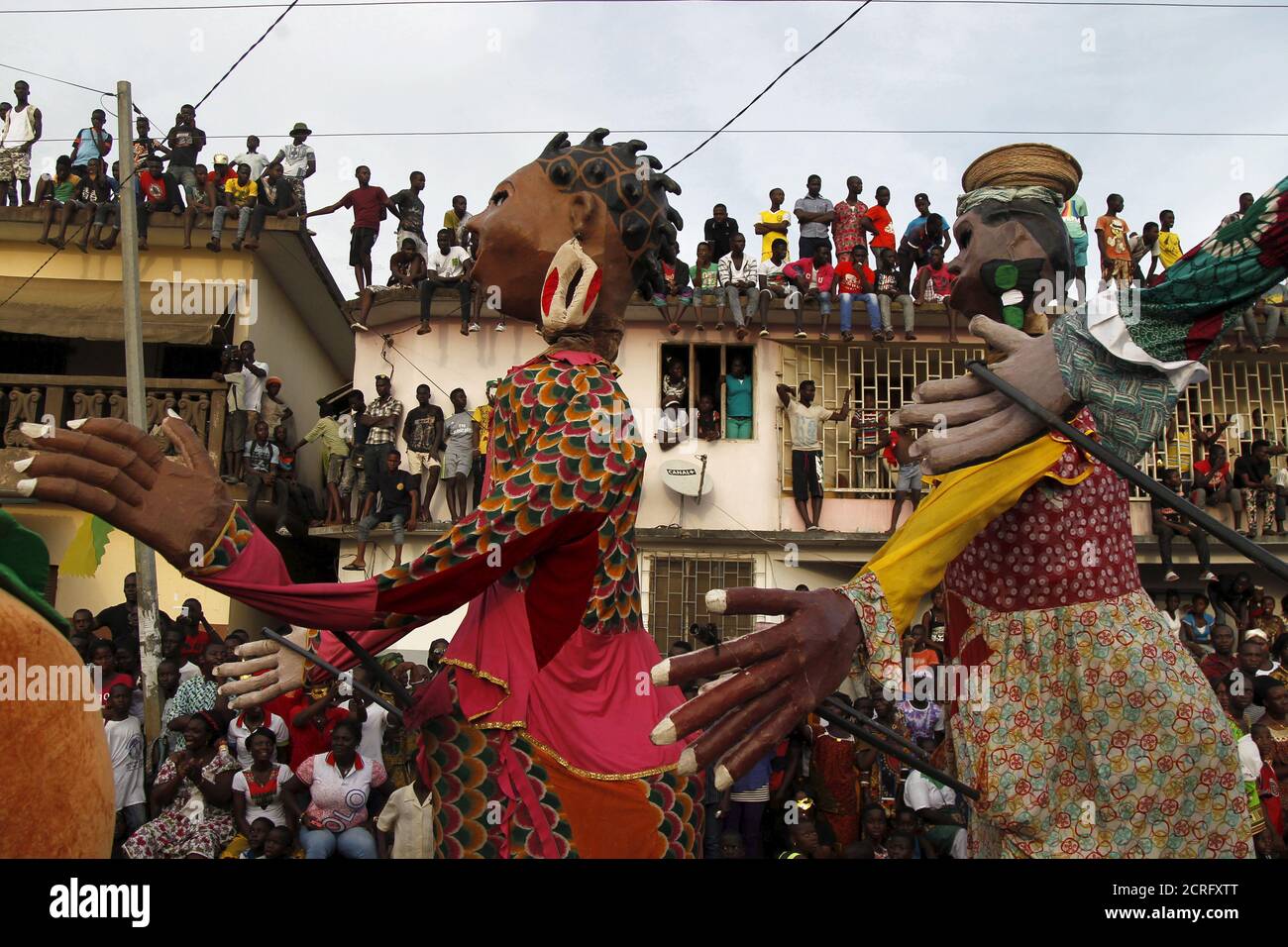 Parade giant puppets puppet hires stock photography and images Alamy