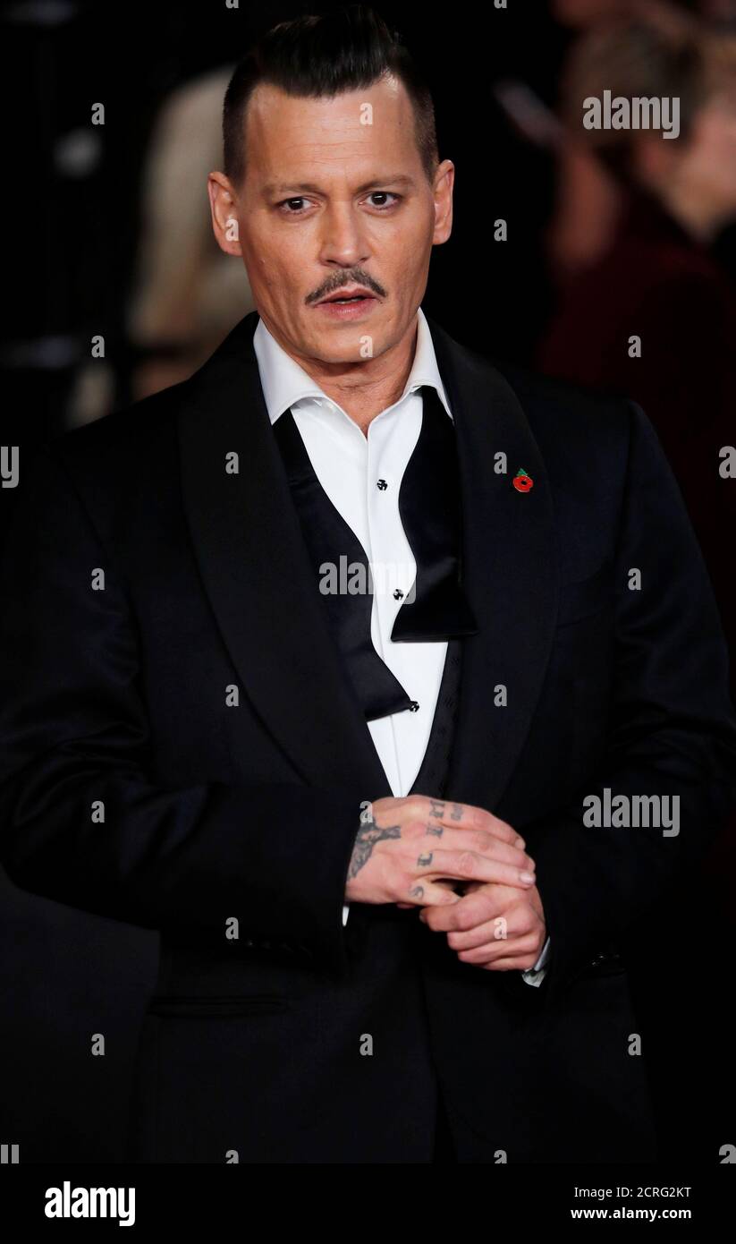 Johnny Depp arrives at the world premiere of Murder on the Orient ...