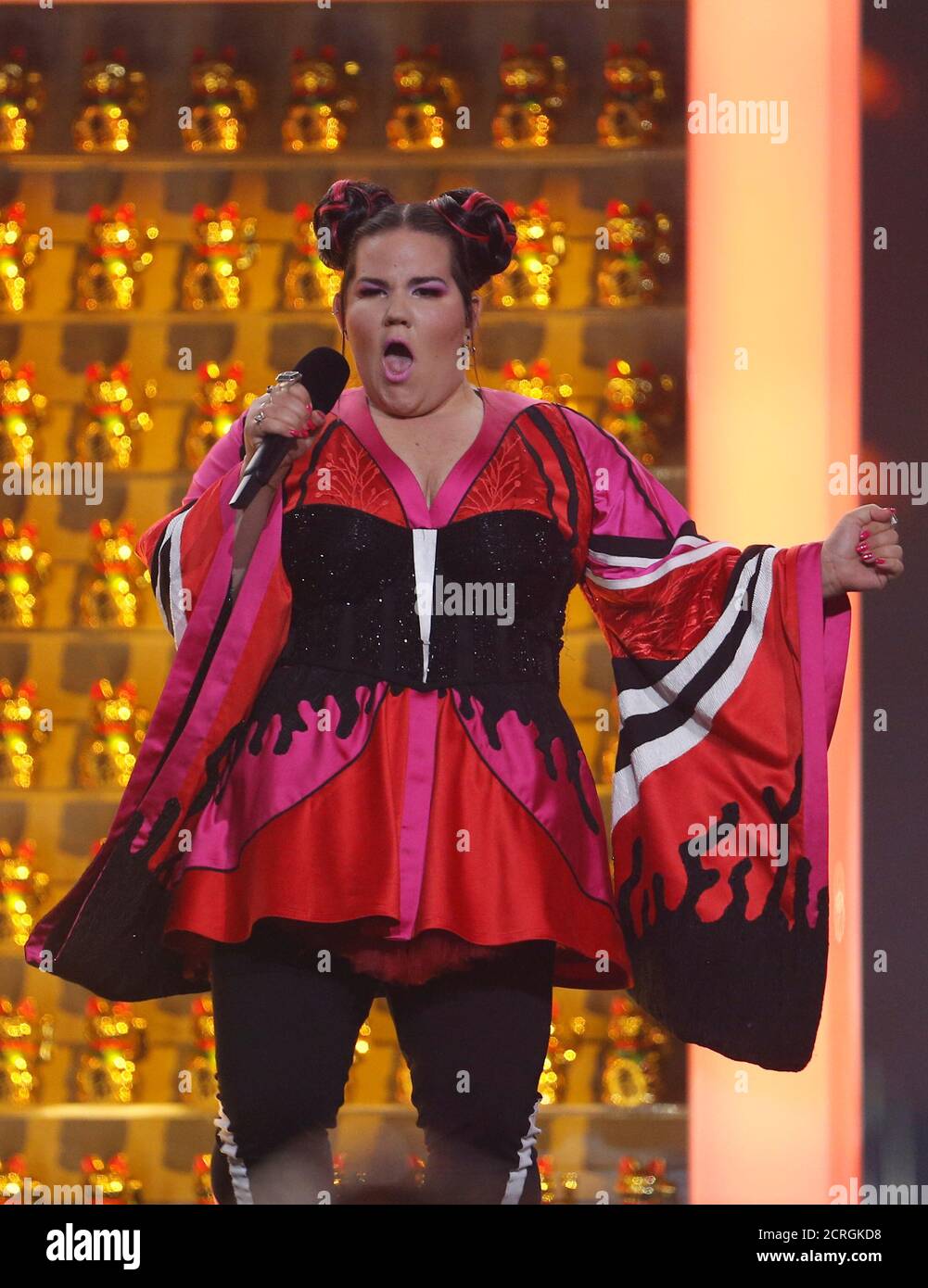 Israel's Netta performs "Toy" during the Grand Final of Eurovision Song  Contest 2018 at the Altice Arena hall in Lisbon, Portugal, May 12, 2018.  REUTERS/Pedro Nunes Stock Photo - Alamy