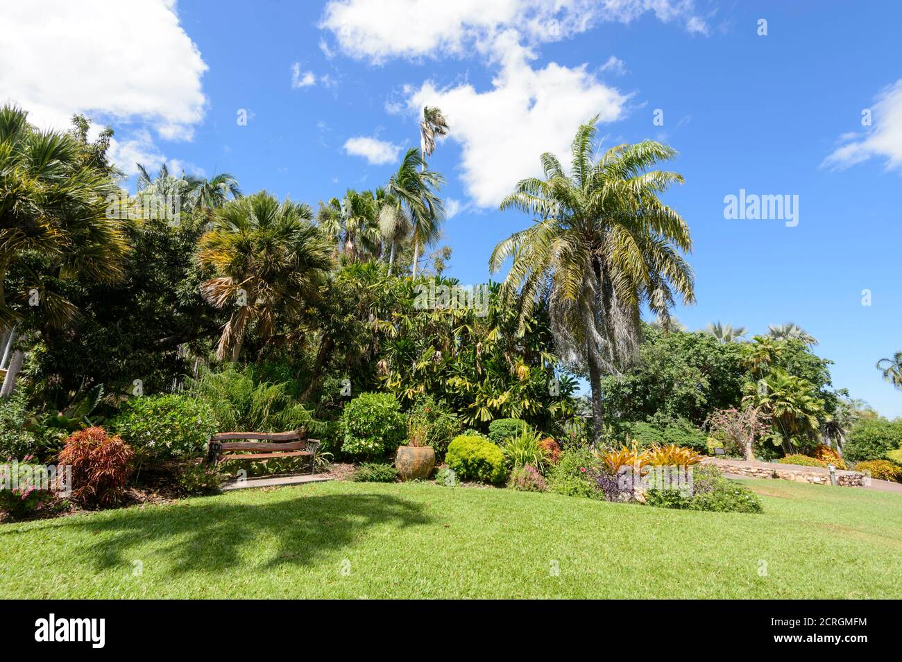 Landscaped garden hi-res stock photography and images - Alamy