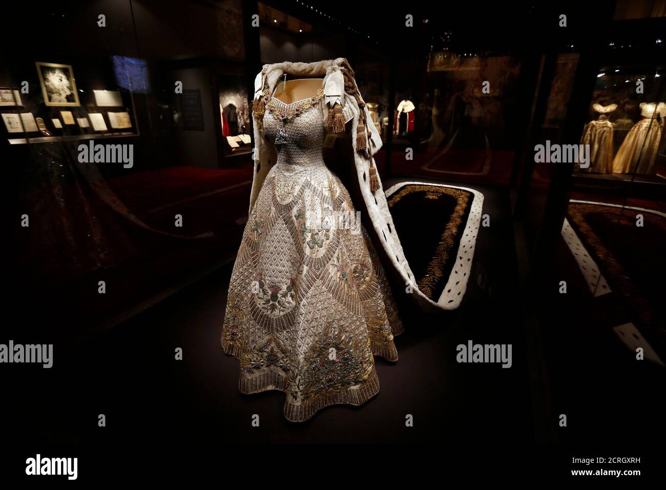 Queen Coronation Dress High Resolution Stock Photography And Images Alamy