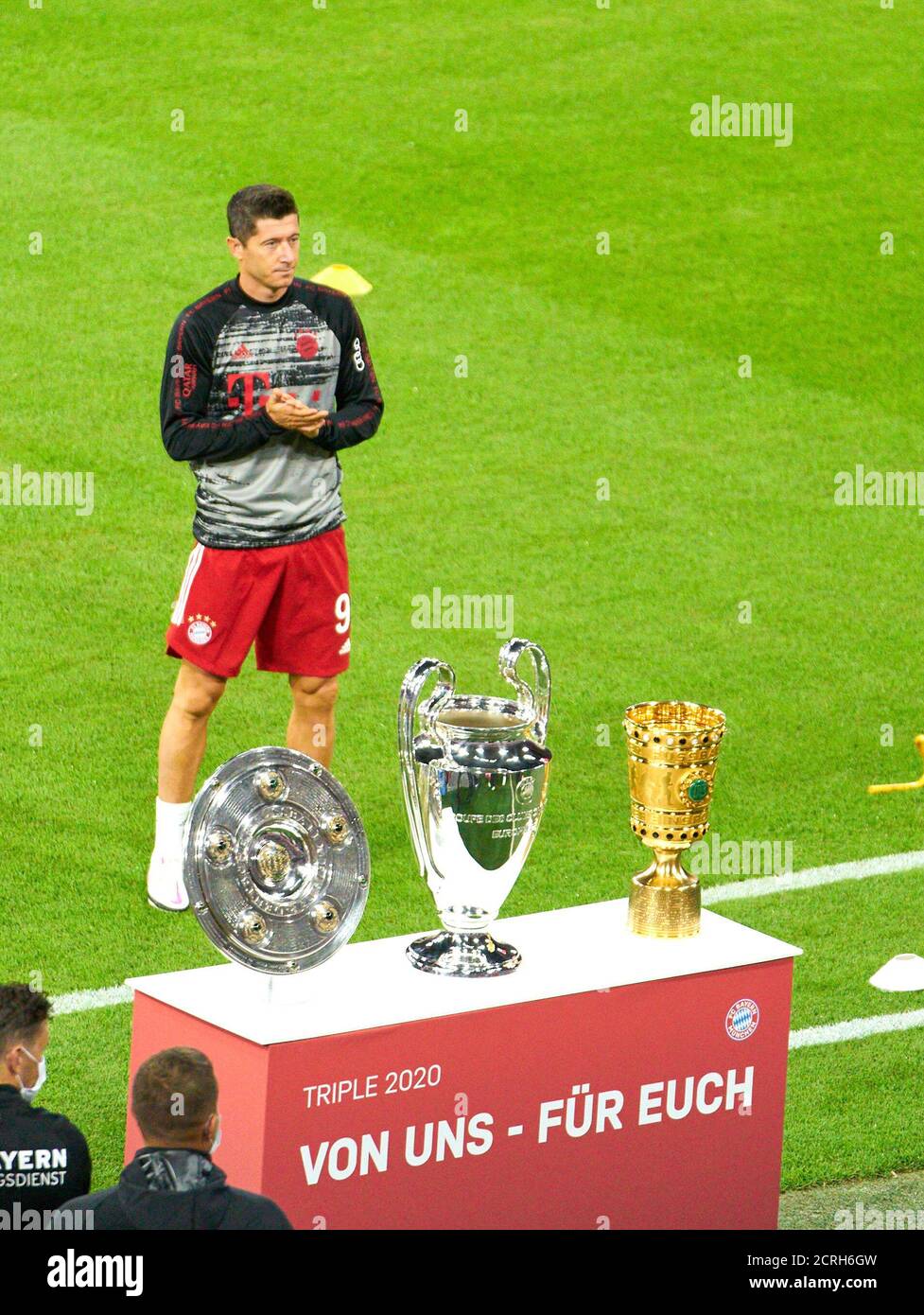 Football Munich - Schalke, Munich Sept 18, 2020. Robert LEWANDOWSKI, FCB 9  Presentation of trophy german championship, triple, Meisterschale, Schale,  Teller, Trophaee, Deutsche Meisterschaft, Meister-schale, Champions League  Pokal, Pott, ceremony, DFB ...