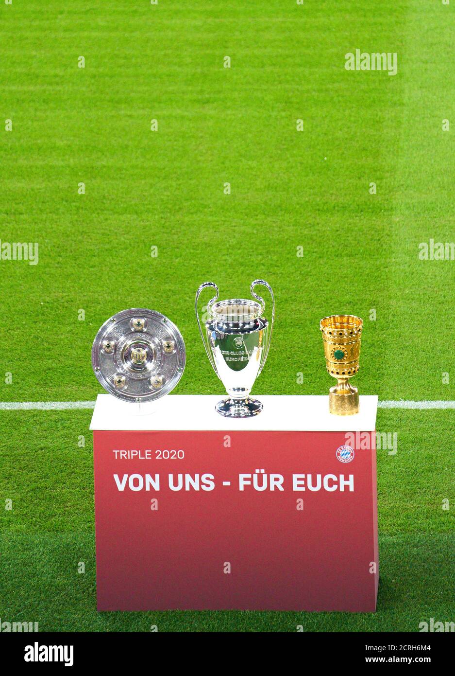 Football Munich - Schalke, Munich Sept 18, 2020. Presentation of trophy german championship, triple, Meisterschale, Schale, Teller, Trophaee, Deutsche Meisterschaft, Meister-schale, Champions League Pokal, Pott, ceremony, DFB-Pokal, Pokal FC BAYERN MUENCHEN - FC SCHALKE 04 8-0  - DFL REGULATIONS PROHIBIT ANY USE OF PHOTOGRAPHS as IMAGE SEQUENCES and/or QUASI-VIDEO -  1.German Soccer League , Munich, September 18, 2020.  Season 2020/2021, match day 01, FCB, München, Munich © Peter Schatz / Alamy Live News Stock Photo