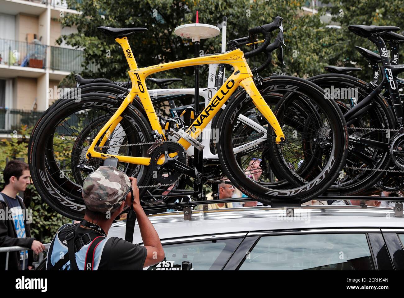 pinarello f12 yellow