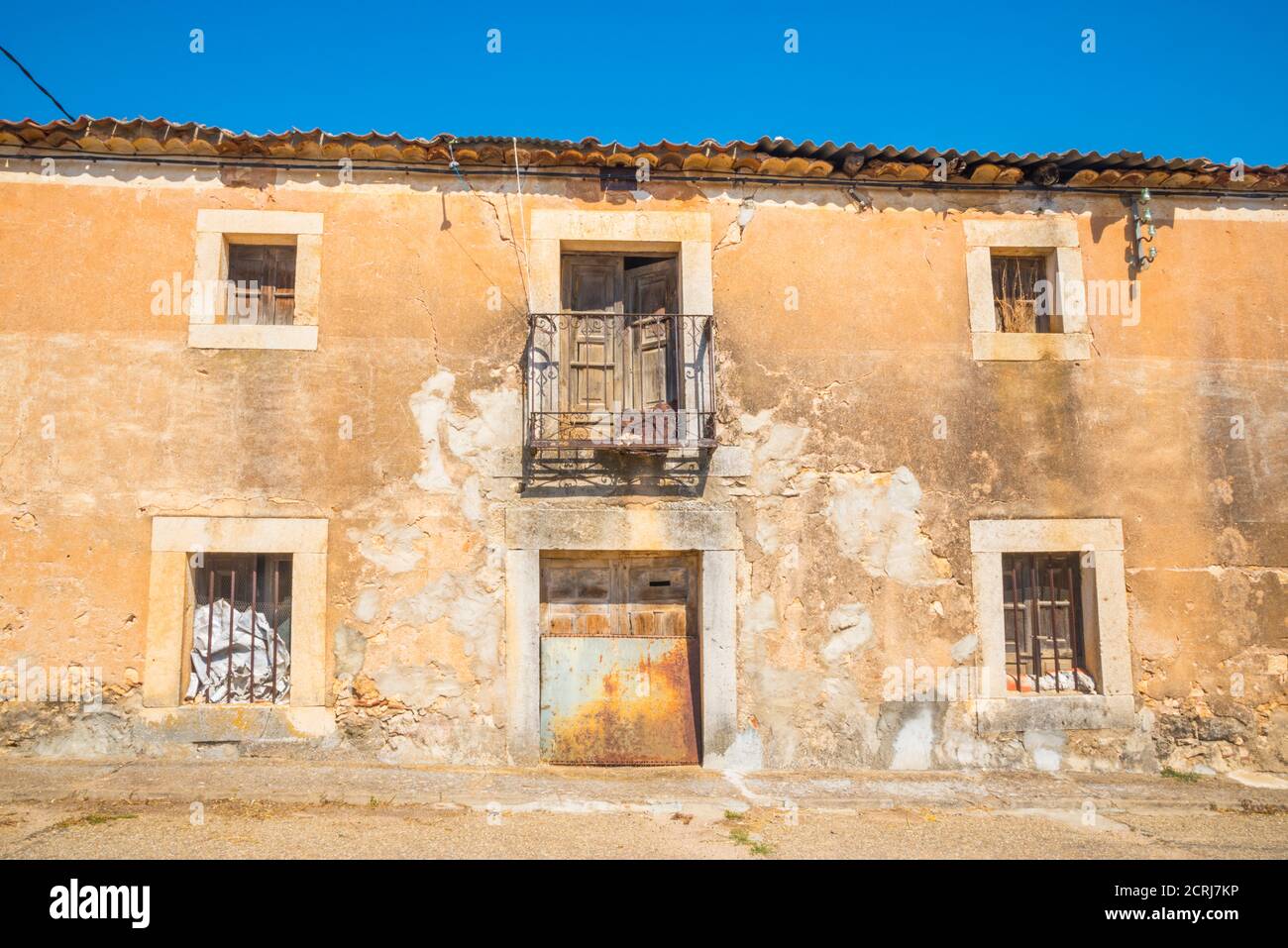 Facade of house in ruiins. Pajareros, Segovia province, Castilla Leon, Spain. Stock Photo