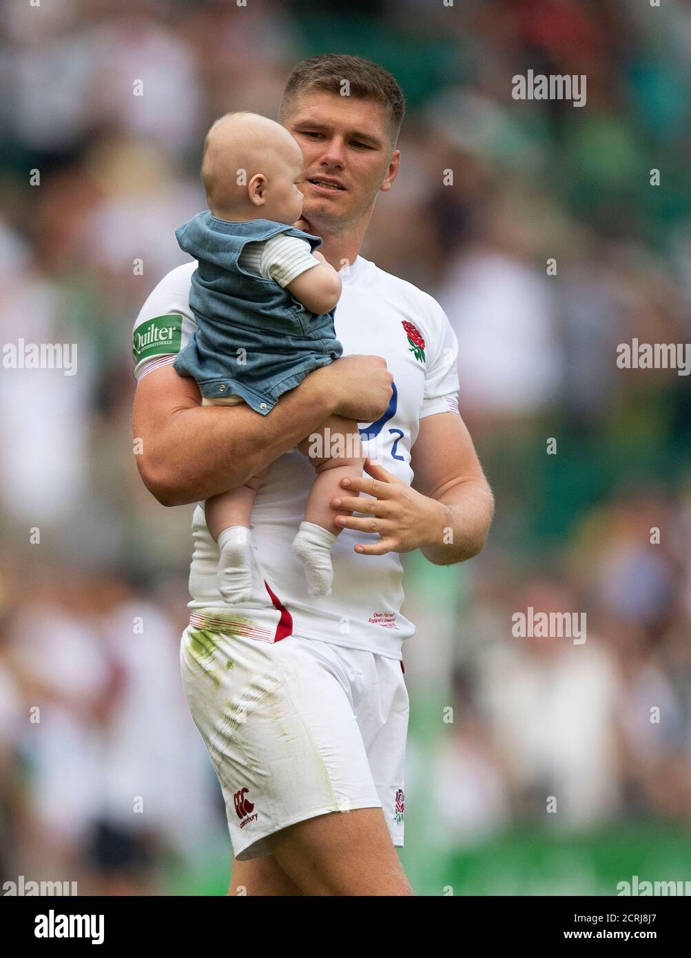 England Captain Owen Farrell Walks Around The Pitch At The End Of The Match Applauding The England Fans With His Young Son Photo Credit C Mark Pai Stock Photo Alamy