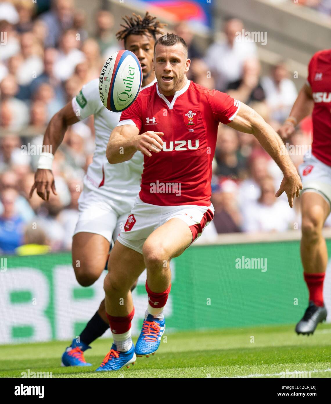 Gareth Davies is charged down and tackled by Anthony Watson near the Welsh try-line. ENGLAND V WALES, Twickenham. PHOTO CREDIT : © MARK PAIN / ALAMY Stock Photo