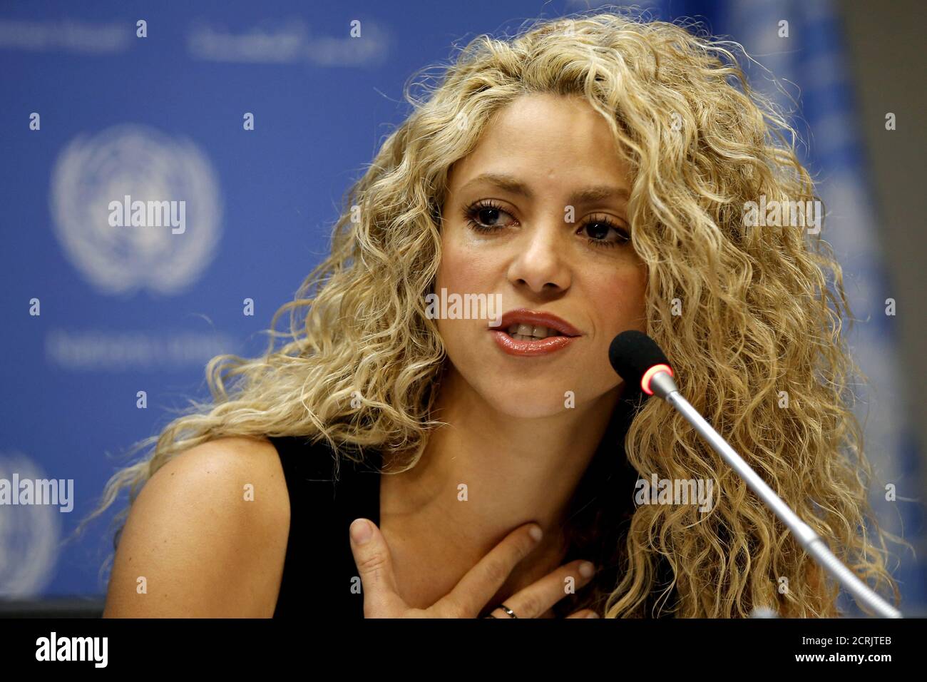 Shakira 2015 hi-res stock photography and images - Alamy