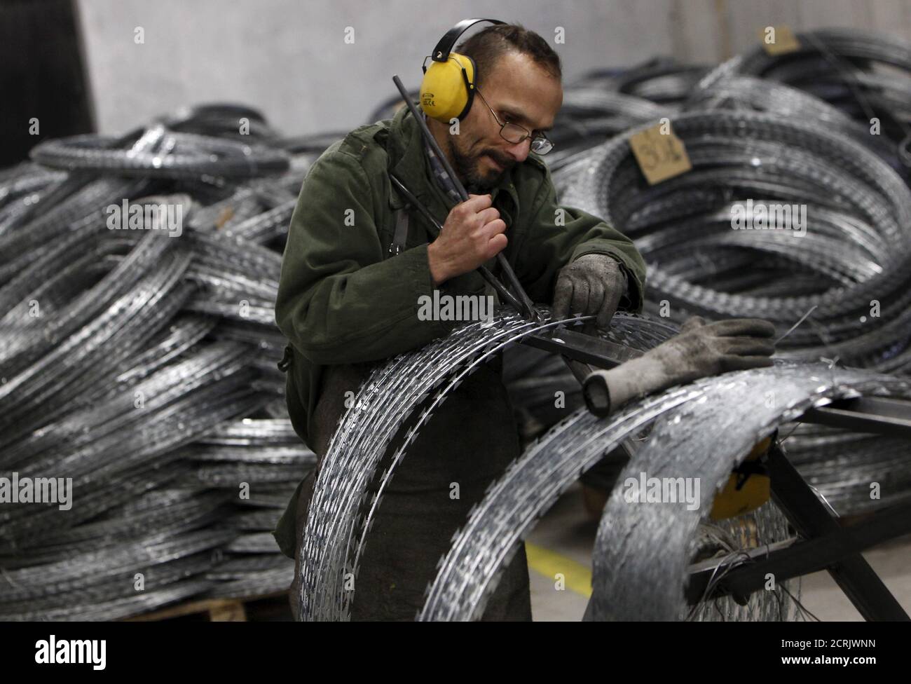 Razor wire hungary hires stock photography and images Alamy