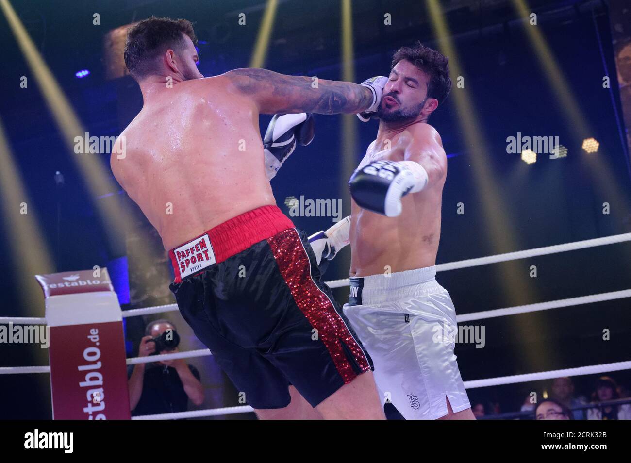 Cologne, Germany. 18th Sep, 2020. Model Oliver Sanne (l) and reality star  Yasin Cilingir (r) fight in the boxing ring during the TV show "Das große  Sat.1 Promiboxen". Credit: Henning Kaiser/dpa/Alamy Live